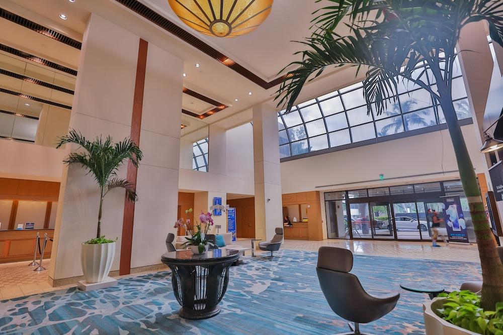 Hilton Miami Airport Blue Lagoon Hotel 4*